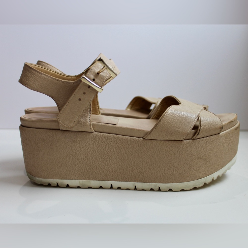 Stuart Weiztman Women’s Light Brown Platform Sandals Size 9